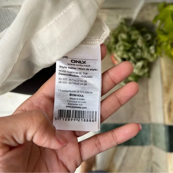 NWOT ONLY White Sheer Tunic Top - Picture 8 of 9